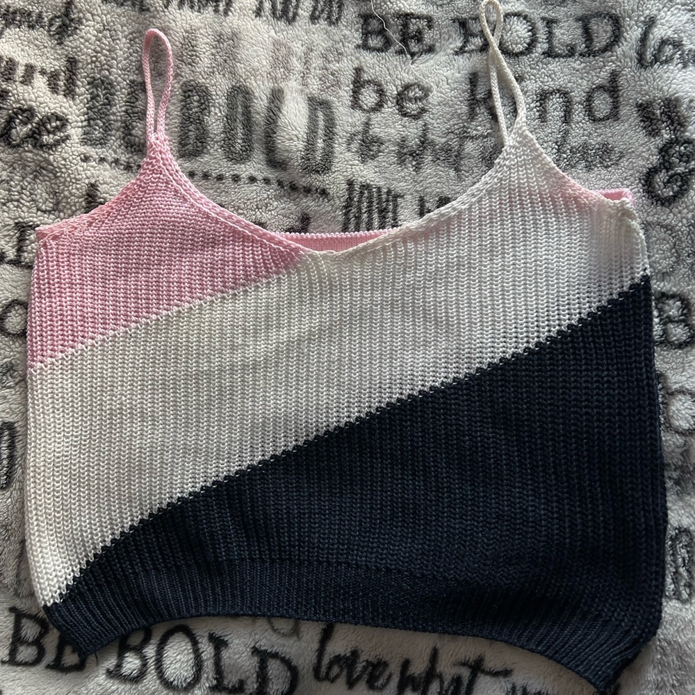 Women crop top size (M)